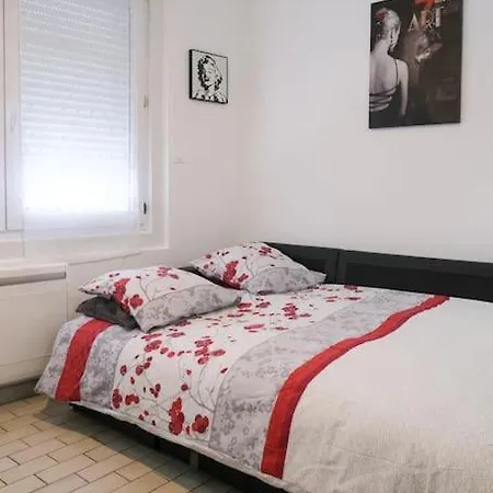 Les Chevalets Iv Apartment *